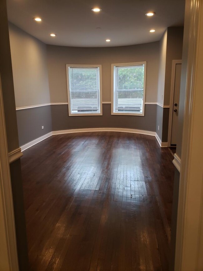 Living Room - 6230 S Indiana Ave Apartments Unit 1