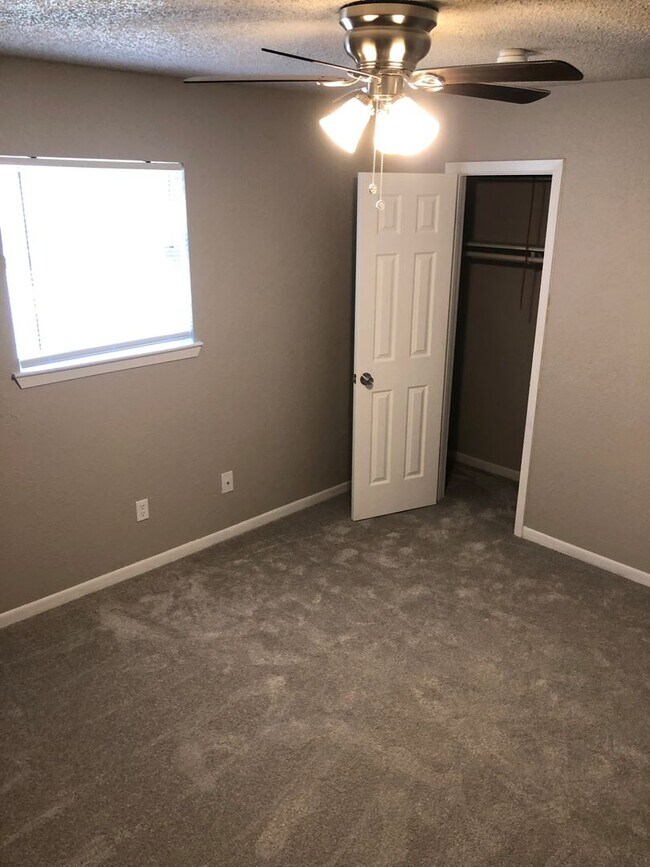 Photo - Hewitt Texas 3 Bedroom House