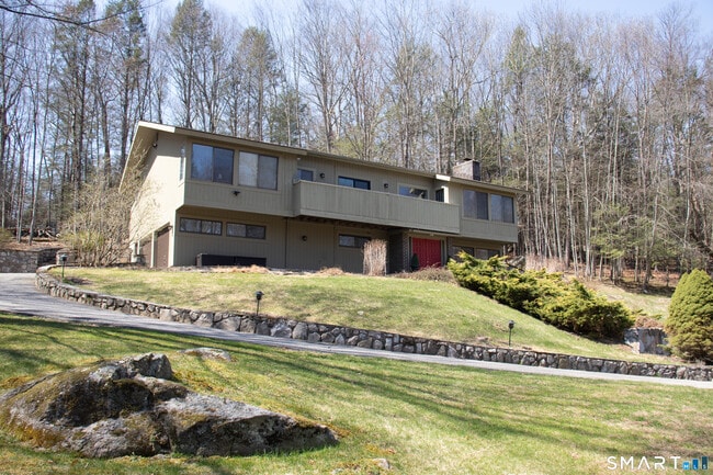 Building Photo - 6 Cove Rd