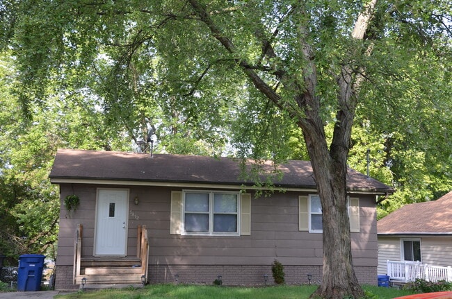 Building Photo - 5812 SW 3rd St Rental