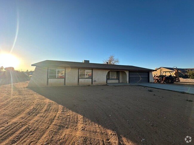 Building Photo - 3 BEDROOM APPLE VALLEY HOME