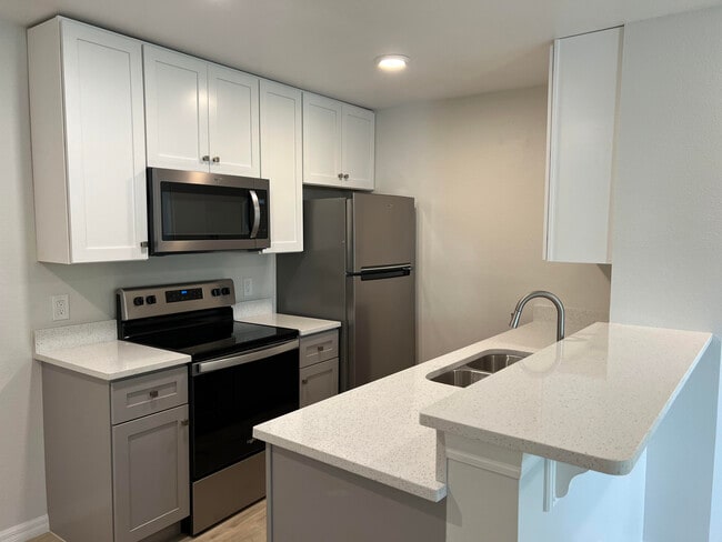 Building Photo - 2592 Grassy Point Dr Unit 212