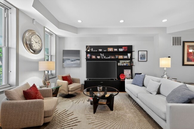 Photo - 928 Ingraham St NW