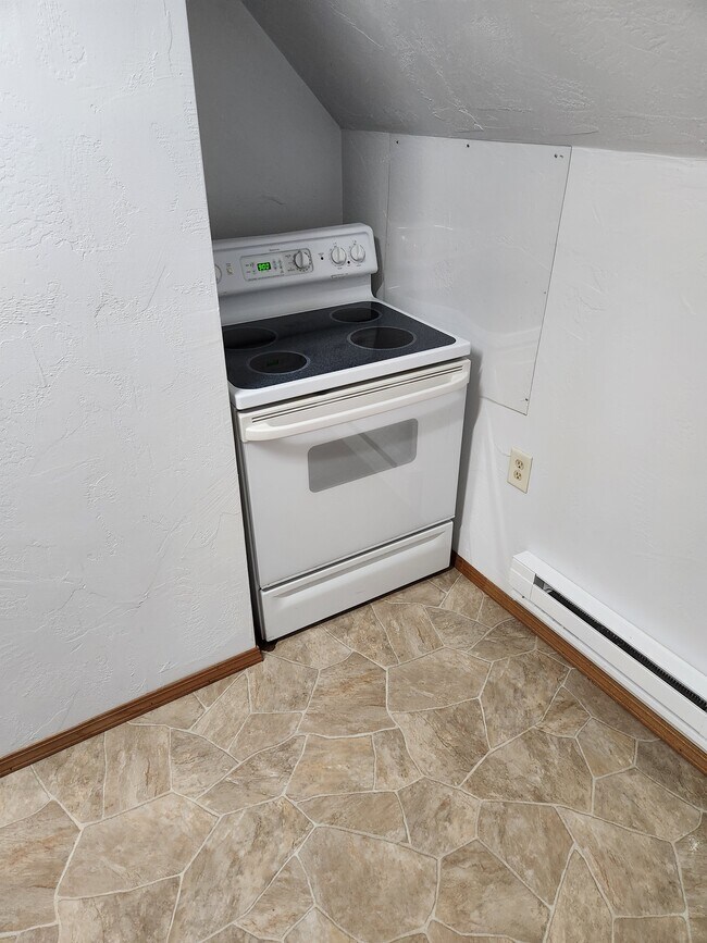 Kitchen - 543 N Meade St Unit 1 Upper