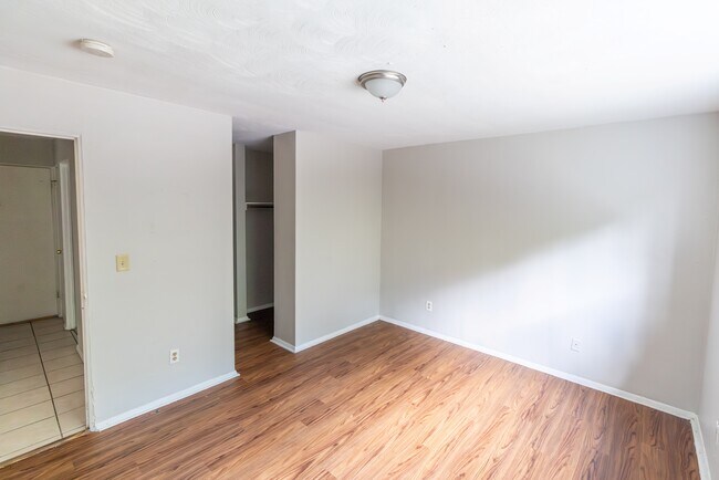 Photo - Straight Street Apartments