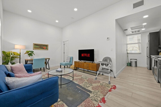 Photo - 1862 6th St Unidad ID1287528P