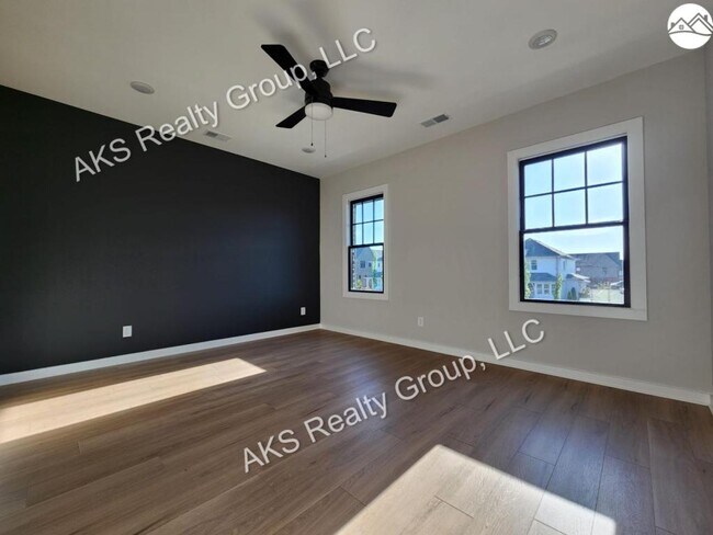 1202 Windsor Sq