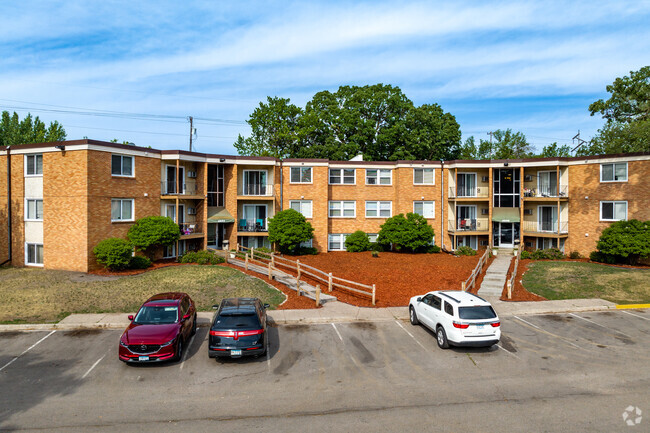 Building Photo - 3737 Hubbard Ave. N- Windsor Court Rental