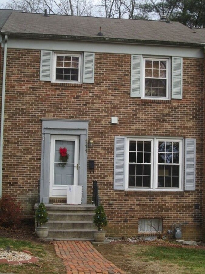 4 Bedroom 2.5 Bath Townhouse - 4 Bedroom 2.5 Bath Townhouse