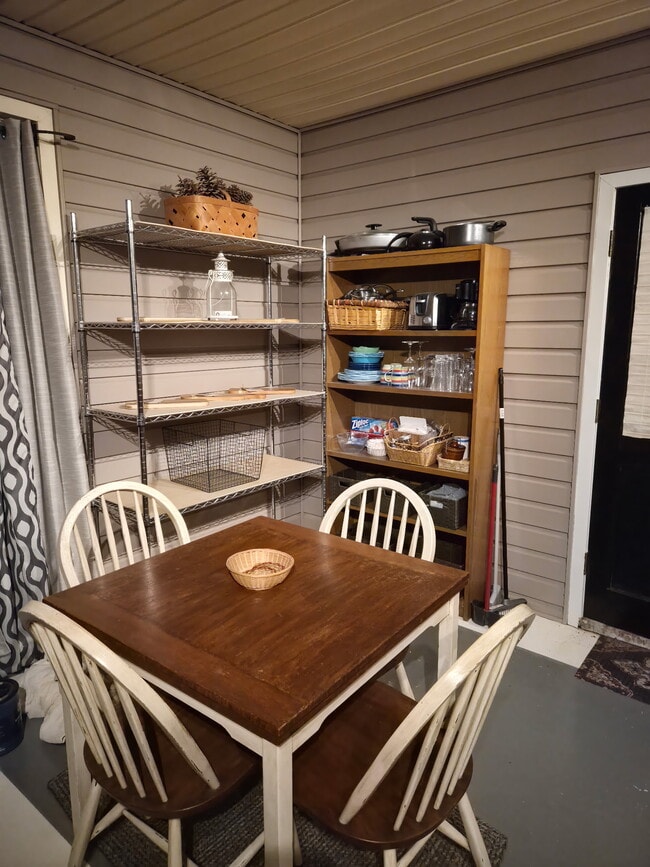 Building Photo - 7 Canterbury Ct SE Unit Studio Apartment