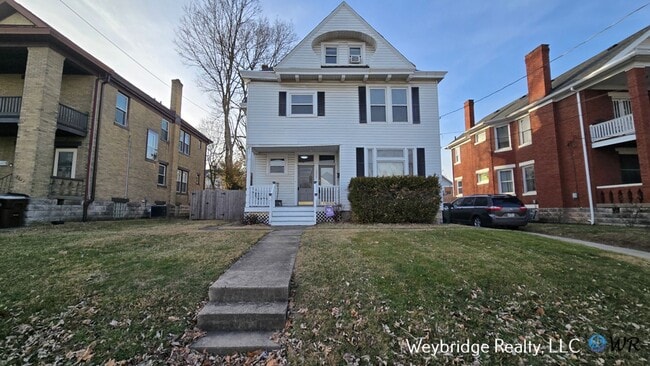 Building Photo - 3923 Spencer Ave Unit 2