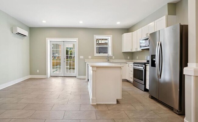 Photo - 37 Michigan Ave NE