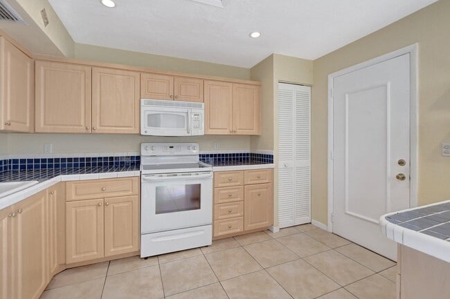 Photo - 6732 Canary Palm Cir