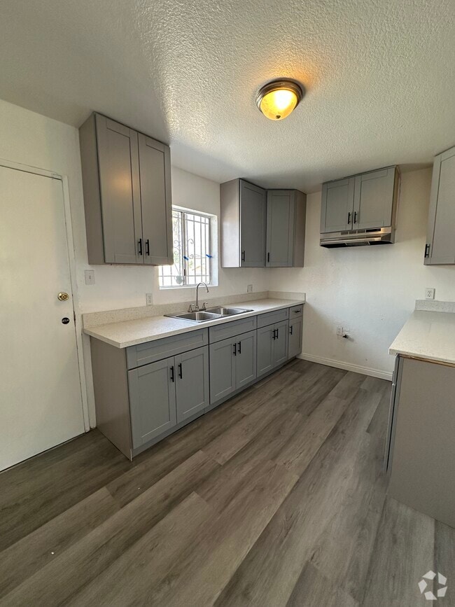 Building Photo - 1503 W 85th St Rental