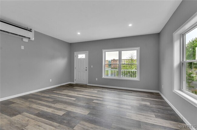 Photo - 140 Seymour St