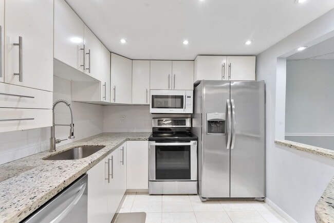 Photo - 9370 SW 8th St Unit 116