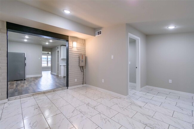 Photo - 12044 Beechnut St