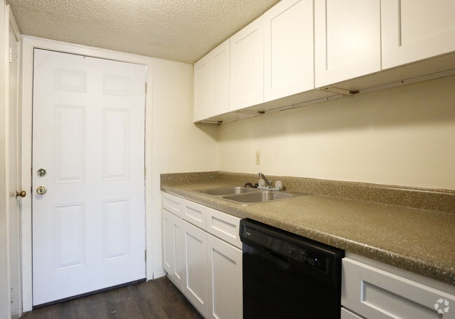 2BR/1BA -825SF