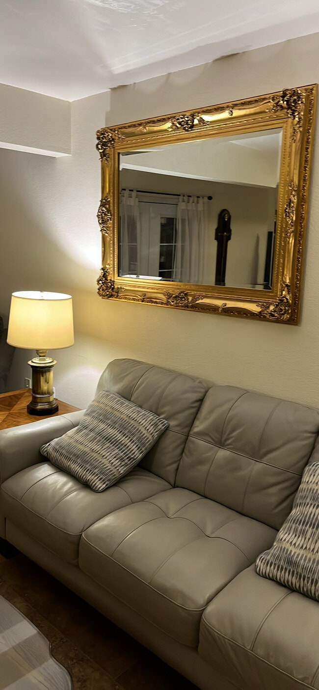 Building Photo - 53 W Calle del Lago