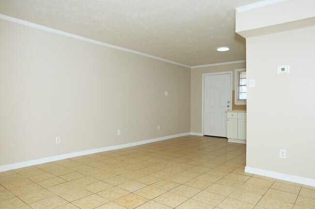 123 W 6th St