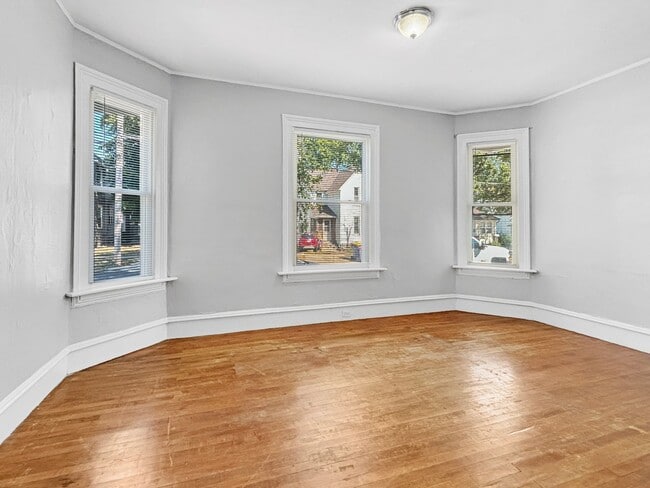 Photo - 828 9th St NW