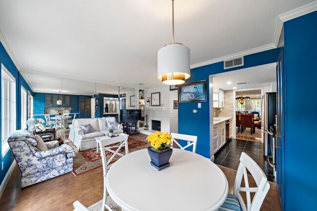 Photo - 8944 Chatsworth Dr