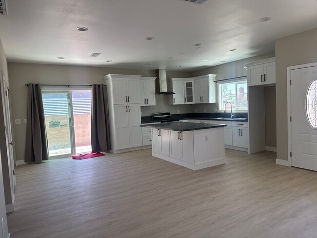 13822 Erin St