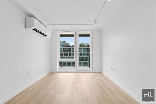 4 AVENUE