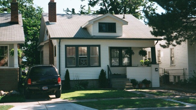 Photo - 212 E Saratoga St Apartments Unit upper flat