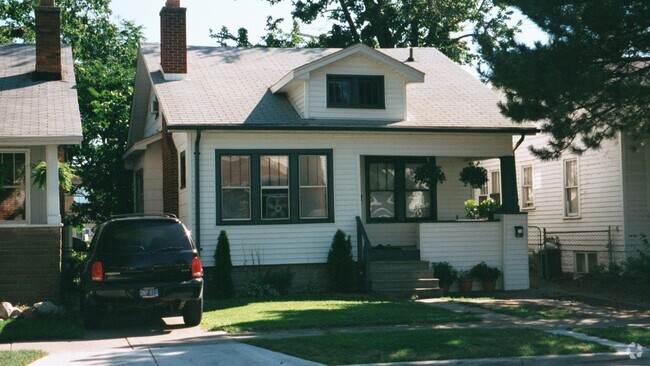 Building Photo - 212 E Saratoga St Unit upper flat Rental