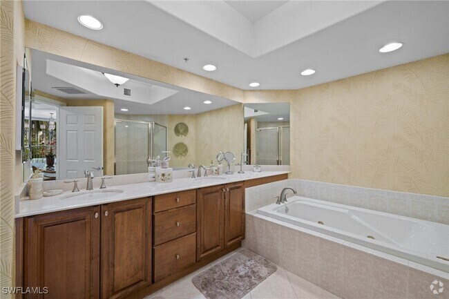 Building Photo - 2748 Tiburon Blvd E Unit C202 Rental