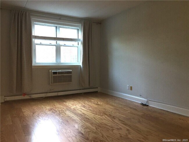 Photo - 27 Northill St Unit 2P