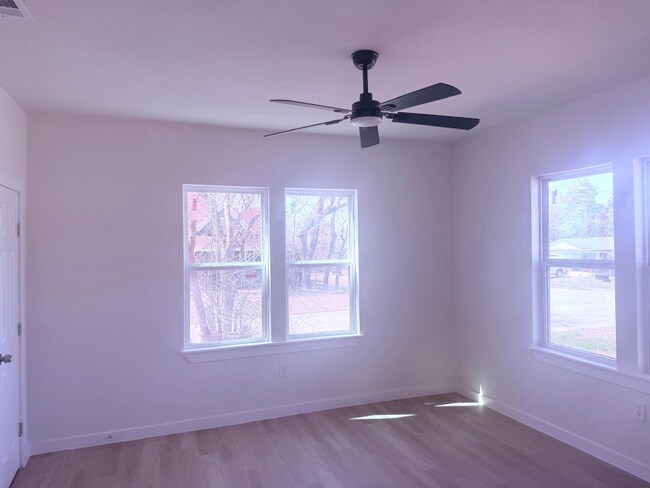 Photo - 326 W Rainey St Casa