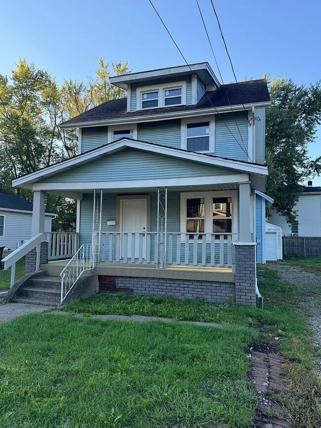 Building Photo - 3 Bed / 1.5 Bath – Front Porch, Garage & Large Backyard in Canton!