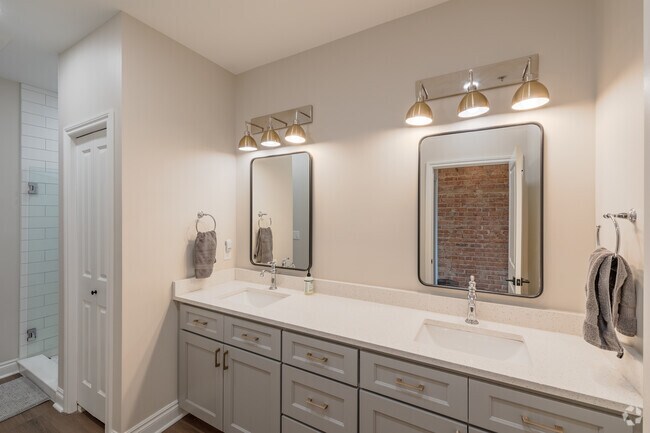 1BR, 1BA - 920SF, Bathroom