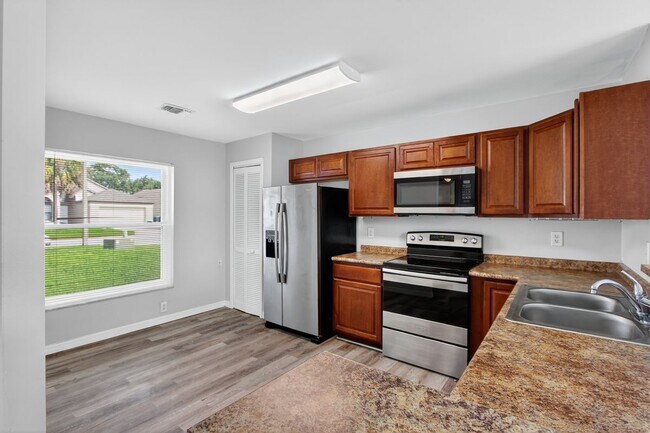 Photo - 250 Lakebreeze Cir