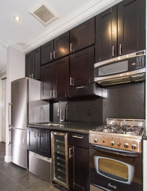 Photo - 213 E 26th St Unit 3C