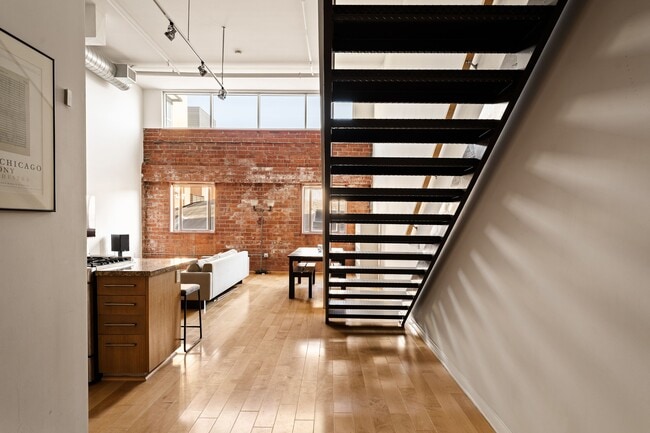 Photo - 120 S Hewitt St House