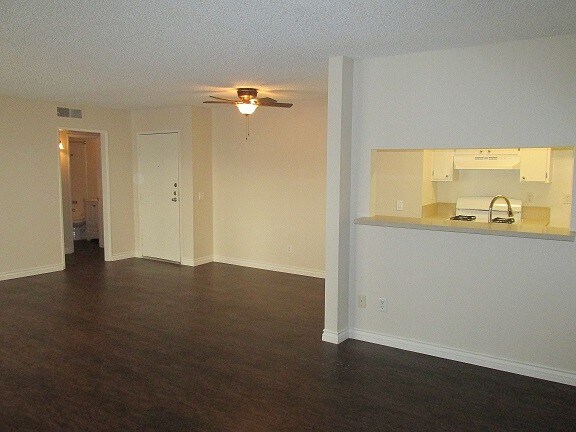 Lomita Apartments