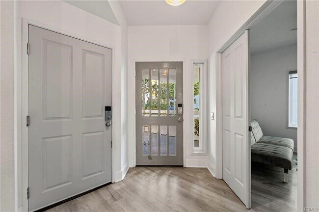 Photo - 2 Logo Vista