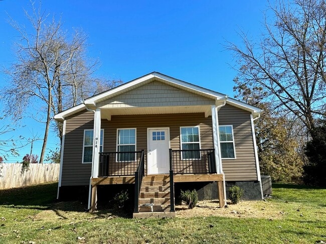 Building Photo - Beautifully renovated 2-bed/1-bath near Johnson City Country Club, Only $1500 per month