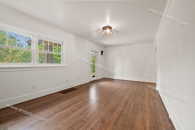 Photo - Modern Mediterranean 2 Bed/2 Bath with plenty of space - Pet Friendly!
