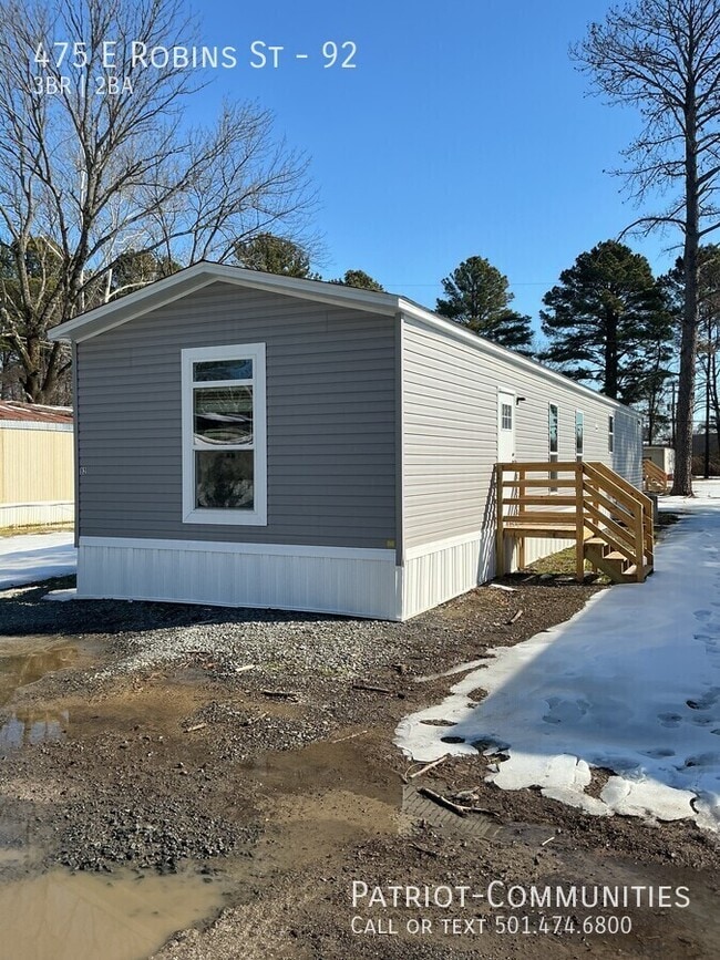 Photo - 475 E Robins St