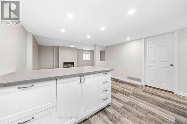 Photo - 106 Wellington Main St