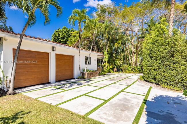 Photo - 1347 Bird Rd House