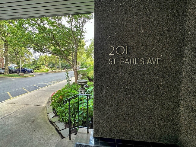 Building Photo - 201 Saint Pauls Ave Unit #8B