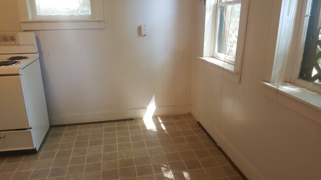 Photo - 238 SW McKenzie St Unidad B