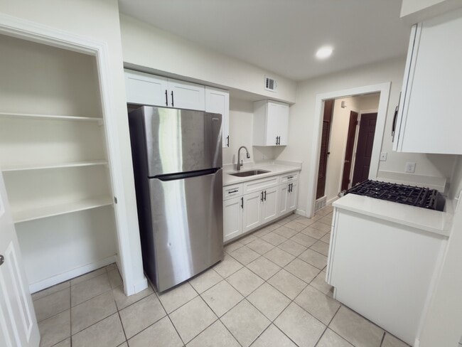2209 Mission Hill Dr Unidad 104