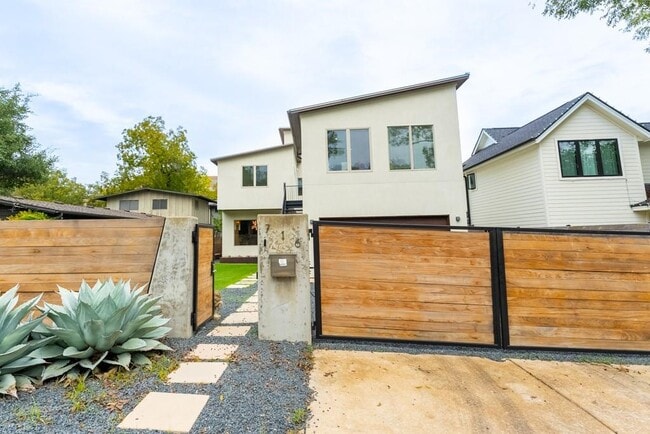Photo - 716 Post Oak St