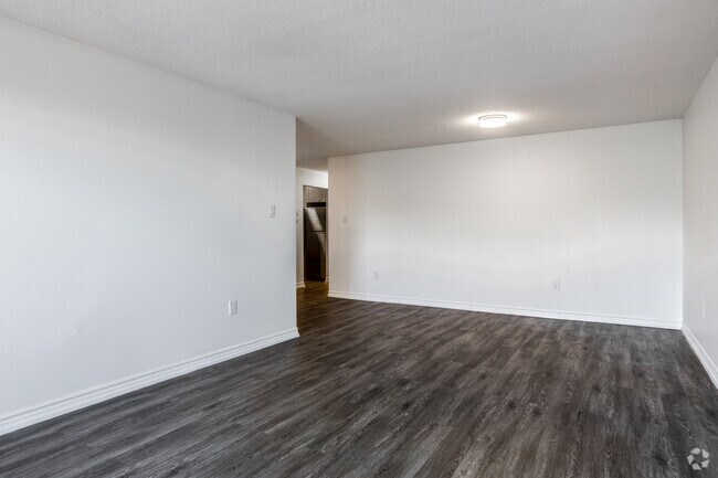 2BR, 1BA - 931SF - Living Room